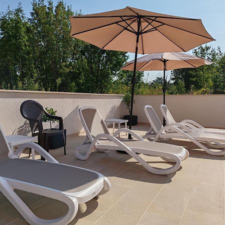 Apartments Oleander Lovrecica-Residence With Pool Esterno foto