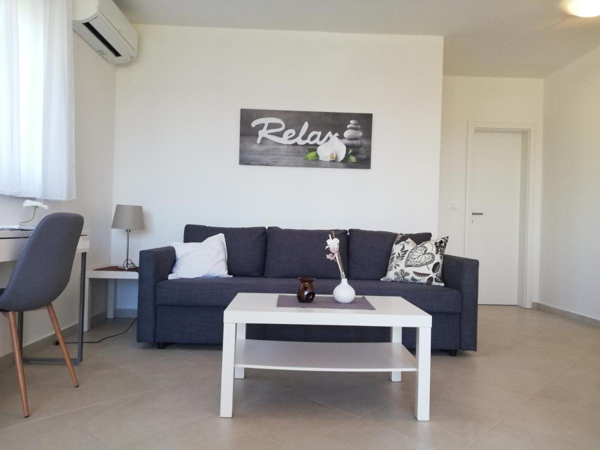 Apartments Oleander Lovrecica-Residence With Pool Esterno foto