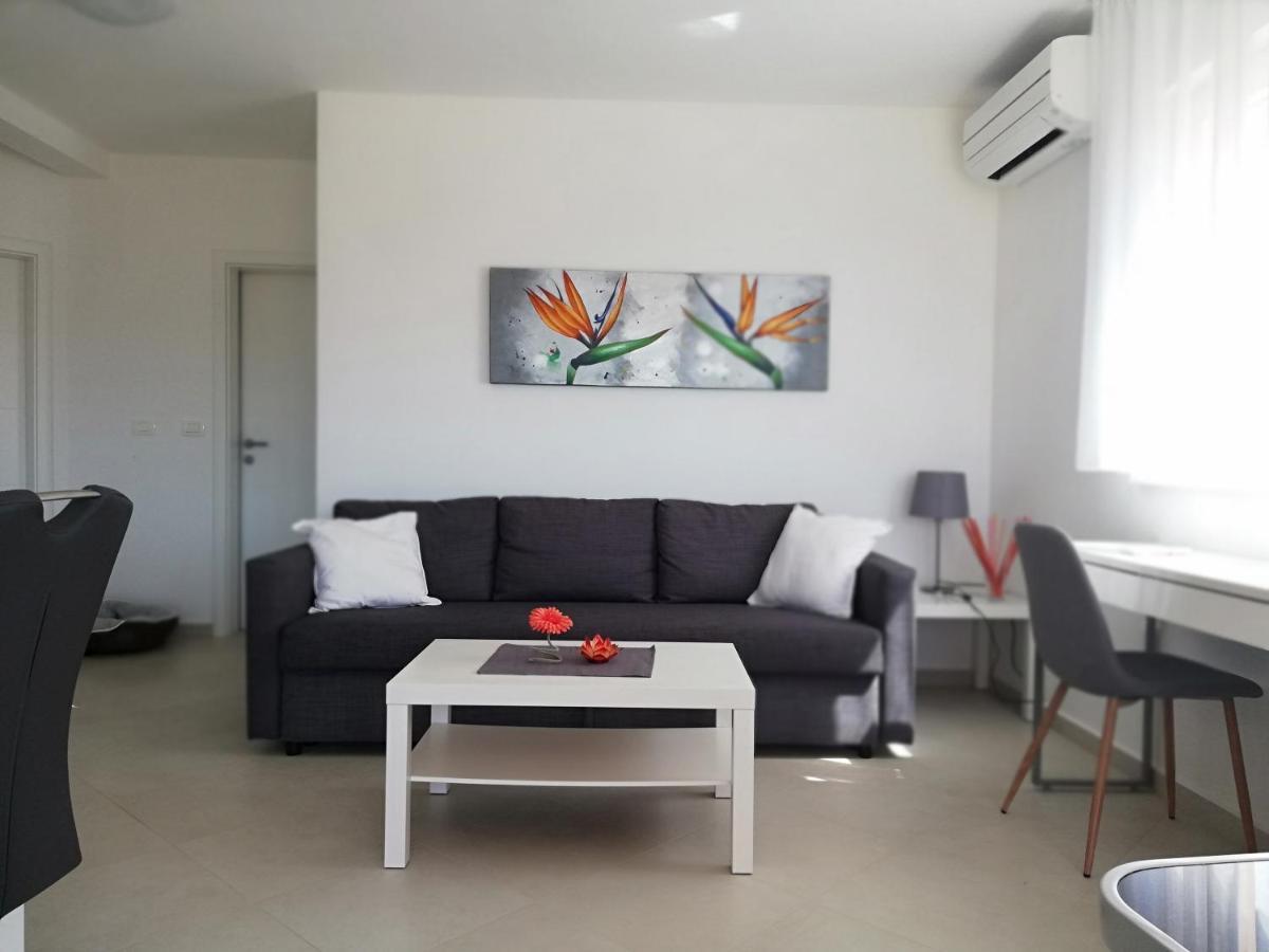 Apartments Oleander Lovrecica-Residence With Pool Esterno foto