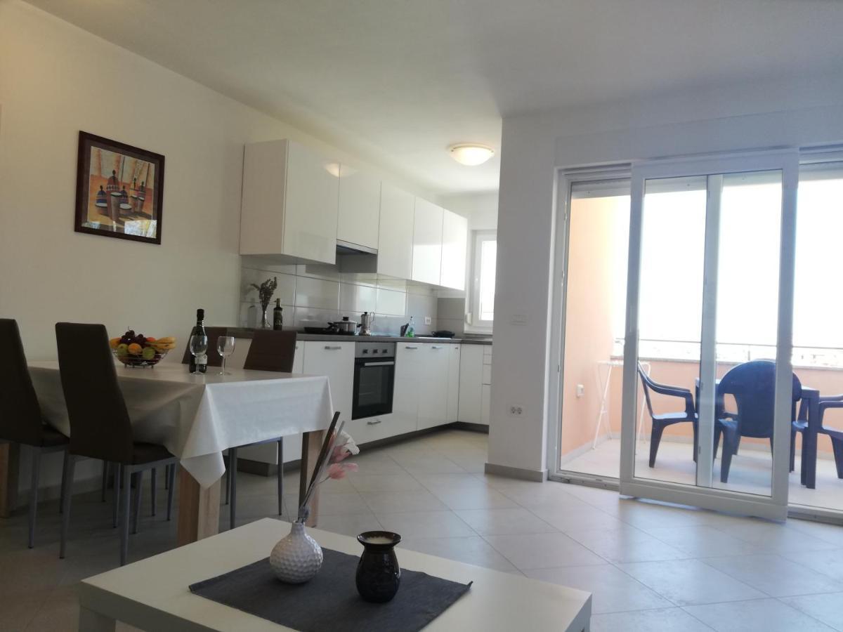 Apartments Oleander Lovrecica-Residence With Pool Esterno foto