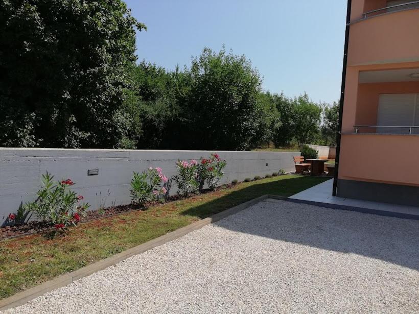 Apartments Oleander Lovrecica-Residence With Pool Esterno foto