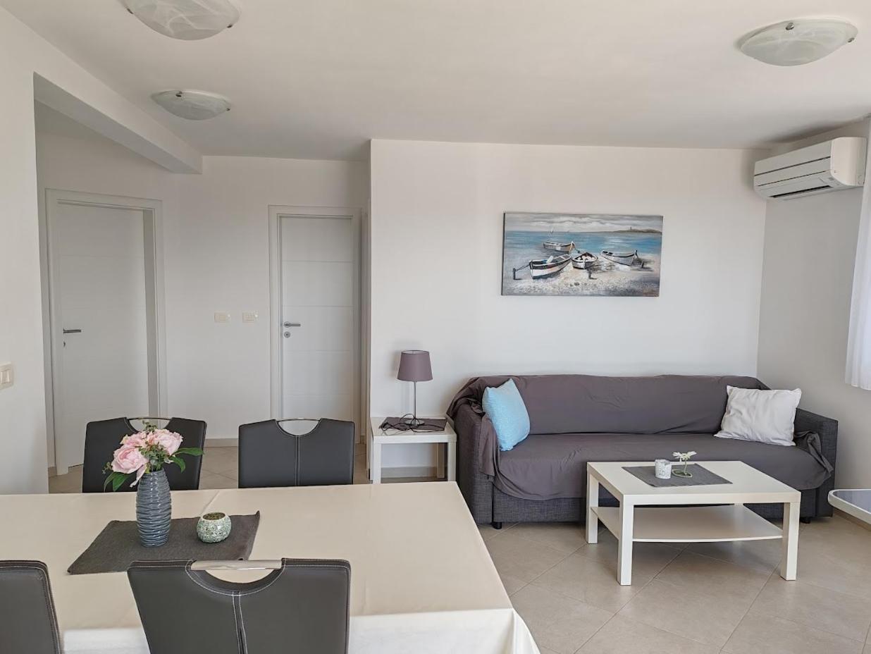 Apartments Oleander Lovrecica-Residence With Pool Esterno foto