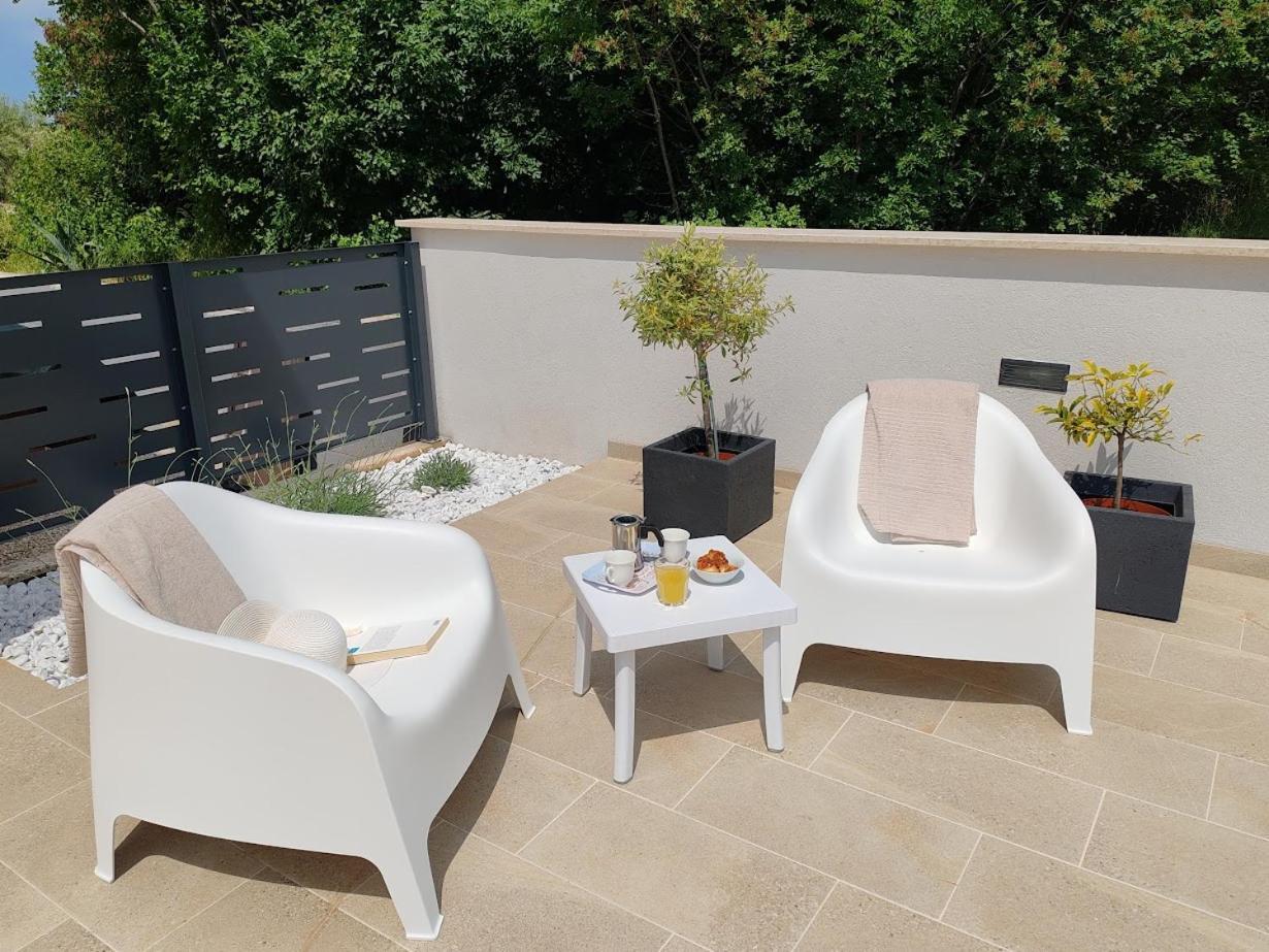 Apartments Oleander Lovrecica-Residence With Pool Esterno foto